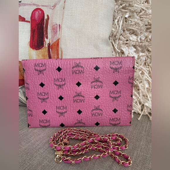 MCM GWP VIP Envelope Clutch Pink w/unbranded Chain⭐️LiKE NEW⭐️💯AuThEnTiC - Picture 2 of 13